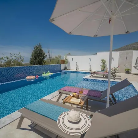Sefam-kalkan'da 2+1 Jakuzili Balayi Villasi Apartament